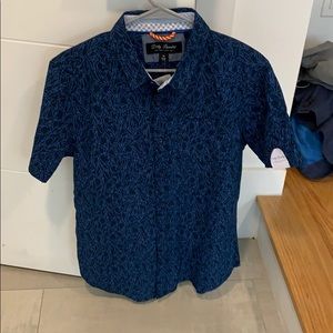 Short sleeve button down